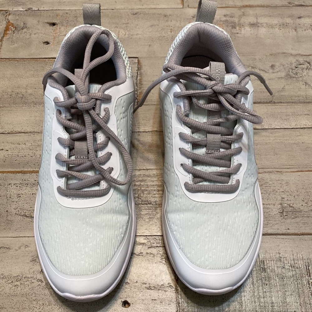 Vionic woman’s Jojo ombré sneaker size 6.5